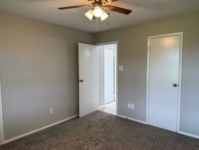 Building Photo - 13902 Buckingham Dr