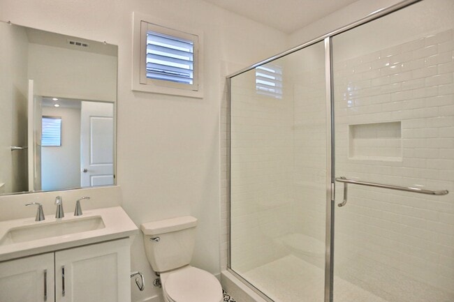 Building Photo - 5 Bedroom SFR in Irvine