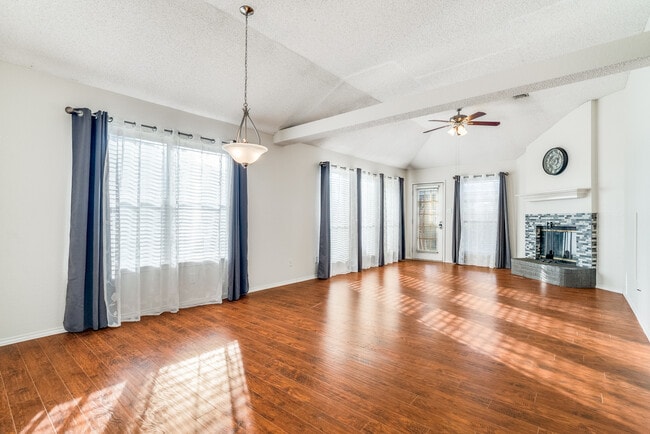 Building Photo - 3625 Garden Springs Dr