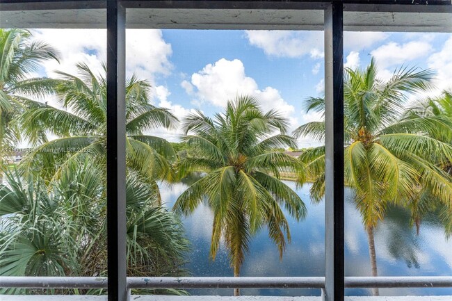 Building Photo - 8335 SW 152nd Ave