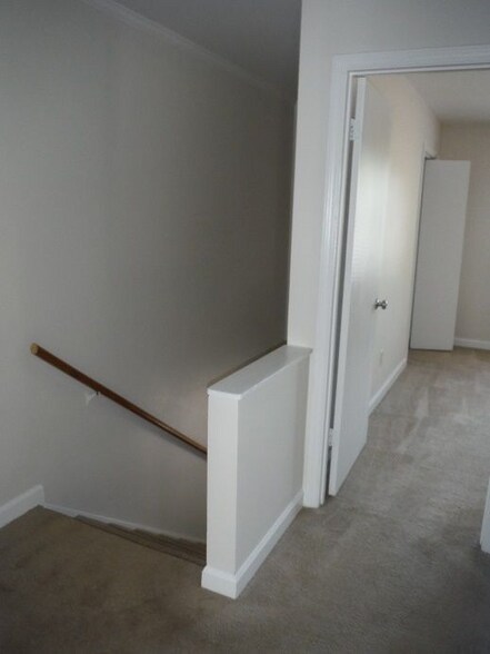 Building Photo - 104 Cedar Ct