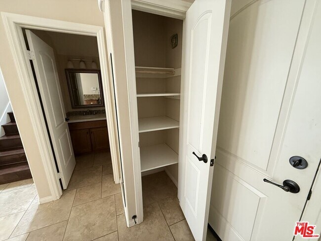 Building Photo - 1120 Columbia Trl