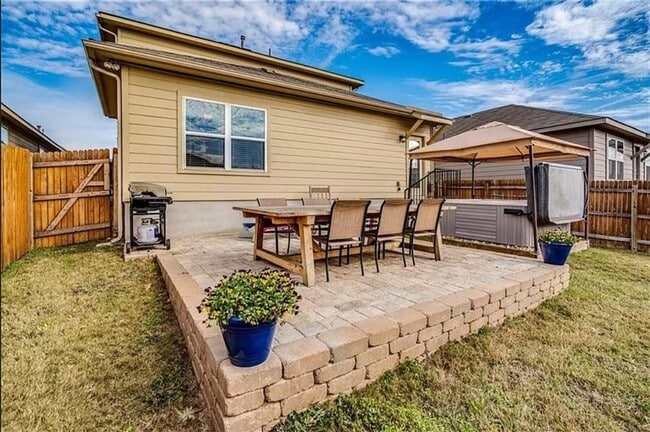 Building Photo - 118 Tallow Trail