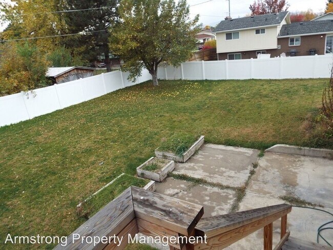 Building Photo - 262 1165 N