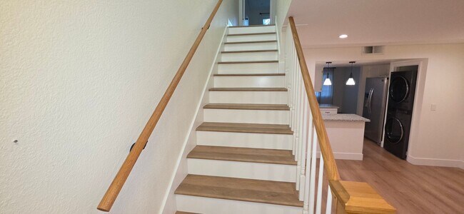 Building Photo - Steps from SJSU | 2 Master Suites | Gated + Parking |