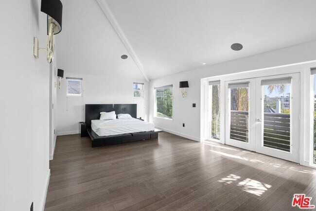 Building Photo - 10453 Holman Ave