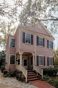 Building Photo - Renovated 2 Bed 2 Bath Charleston Victorian Home