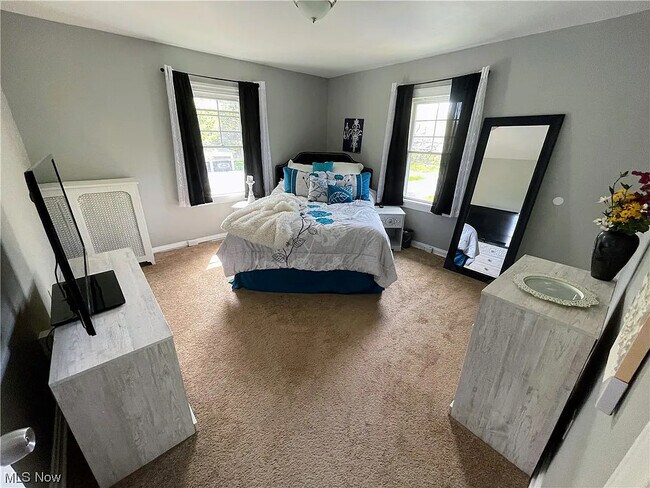 Building Photo - 2086 Marlindale Rd