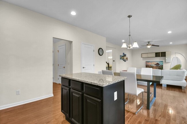 Building Photo - Spacious 3 Bedroom Home with Loft, Elegant...