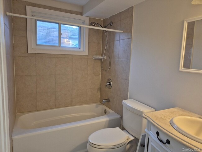 Building Photo - 2030 Washington St