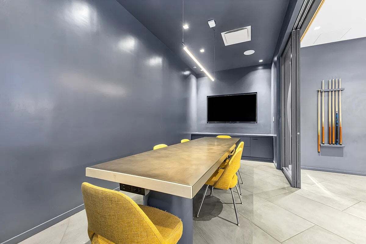 Building Photo - 250 E Houston St