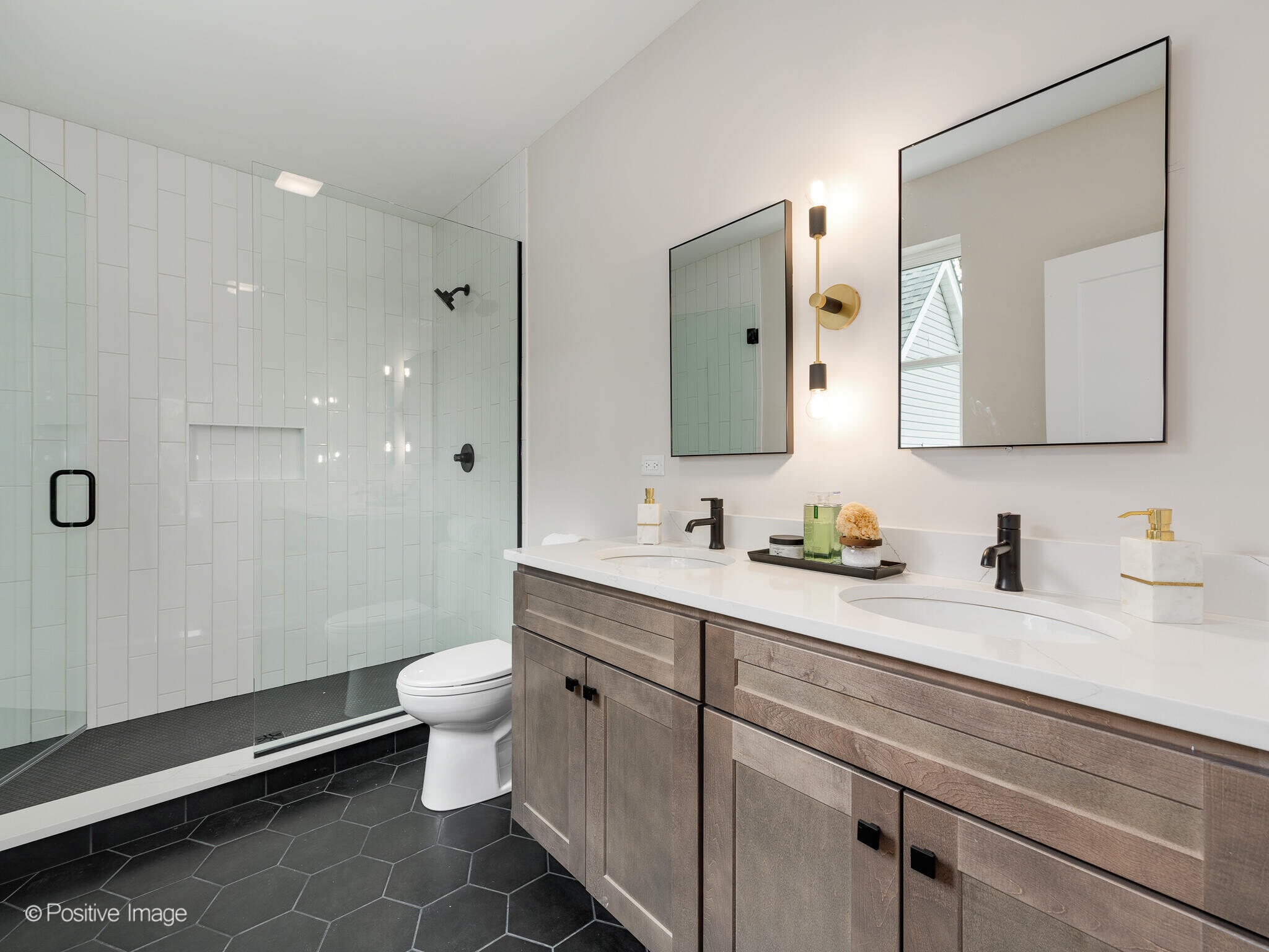 Building Photo - 1631 N Lawndale Ave