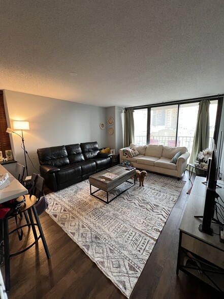 Primary Photo - 3660 N Lake Shore Dr