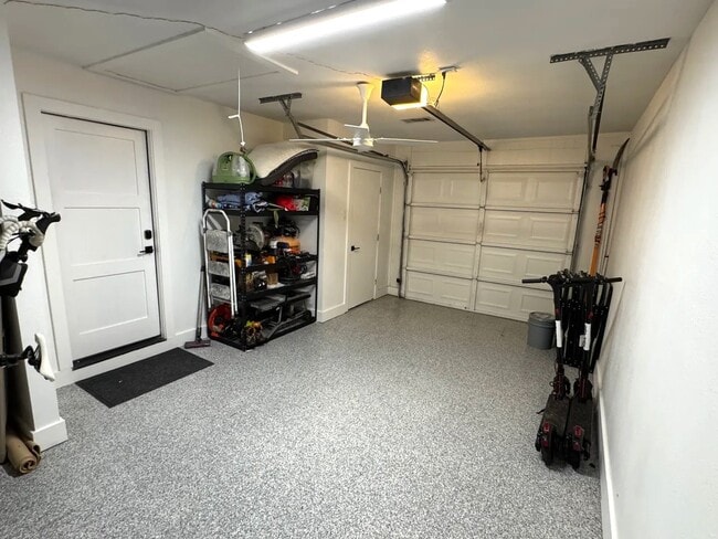 Building Photo - 2310 Hialeah Dr