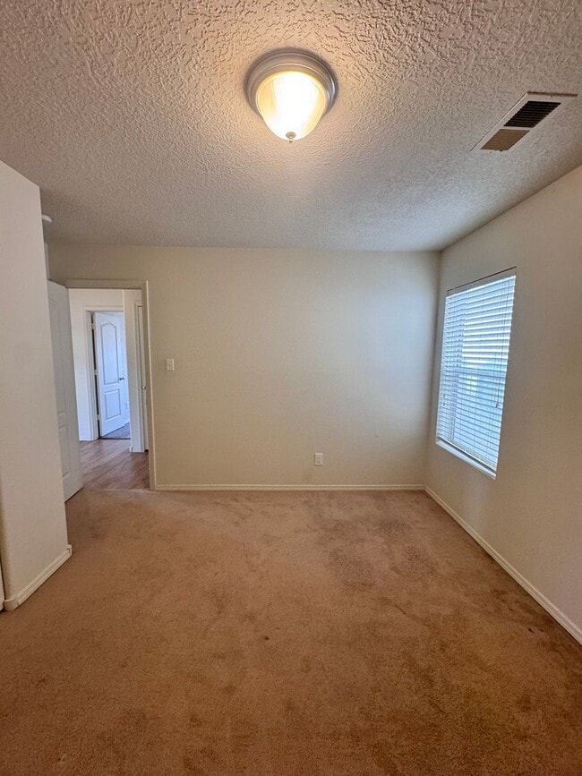 Building Photo - 3 bed 2 bath home in Los Lunas  MOVE IN SPECIAL!