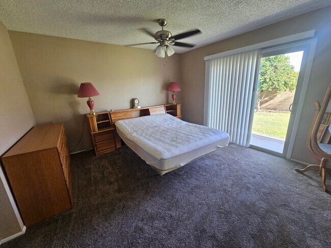 Building Photo - 3 Bedroom 2 Bath Furnished Home