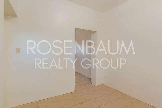 Building Photo - 2454 N Treat Ave