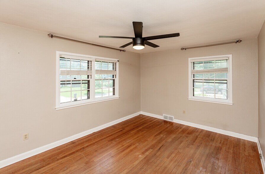 Building Photo - 2033 Friley Rd