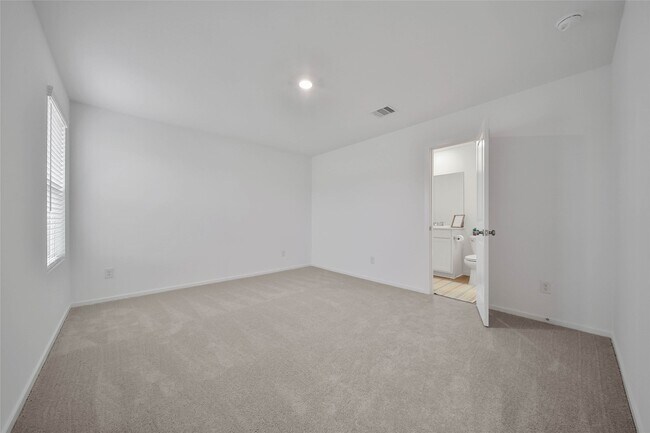 Building Photo - 723 Umbrella Tree Dr