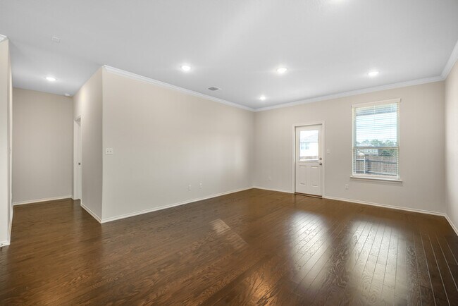 Building Photo - 508 English Oak St