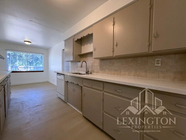 Building Photo - Beautifully Updated, Single-story, 3BD/1.5BA, Home near Tahoe Park!