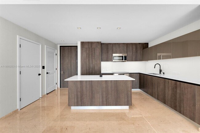 Building Photo - 88 SW 7th St