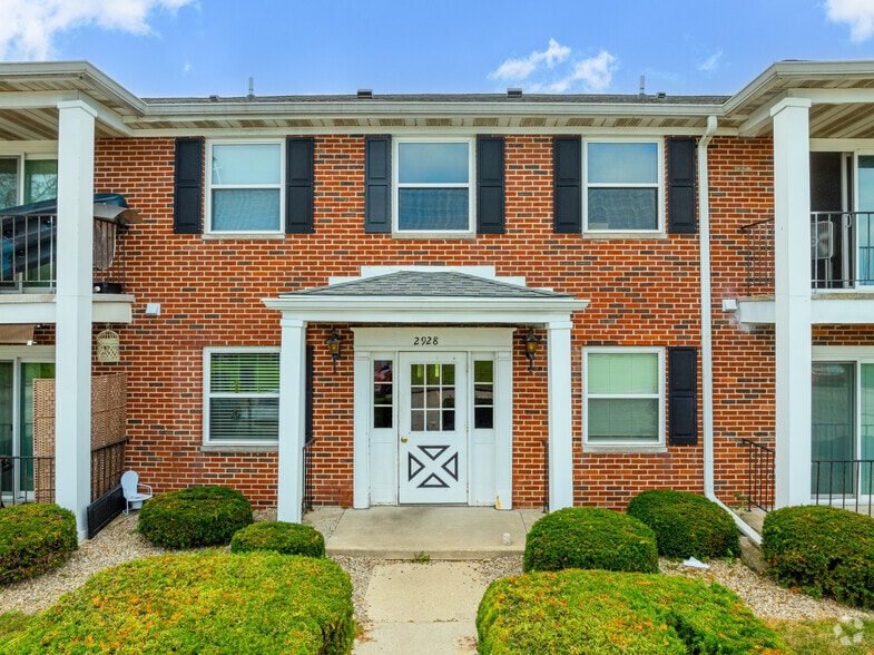 Building Photo - MAPLE CREST