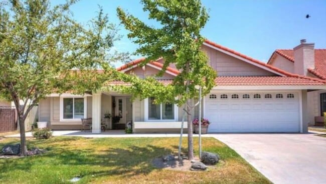 Building Photo - 45470 Clubhouse Dr