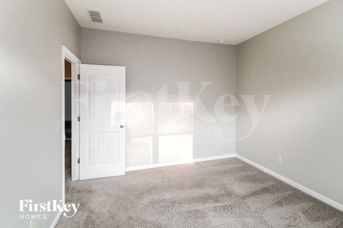 Building Photo - 423 Fredrick Dr