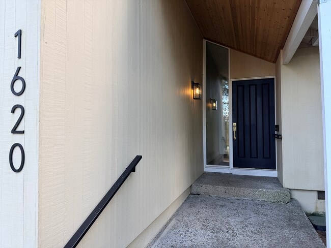 Building Photo - 1620 Ash St