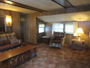 Building Photo - 12 Circle Dr