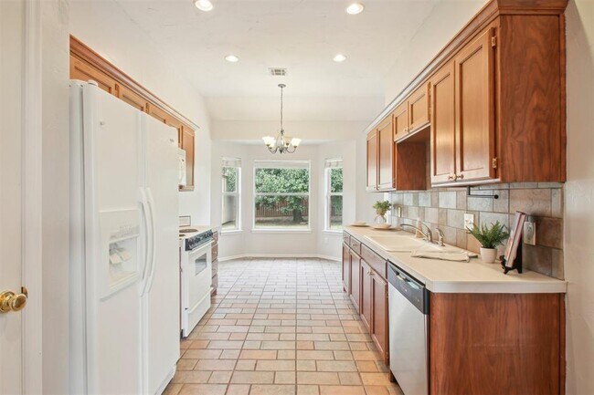 Building Photo - 613 Vickery Ave