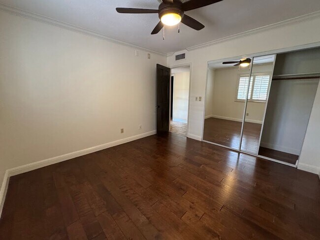 Building Photo - Modern Living Meets Outdoor Luxury in North Phoenix