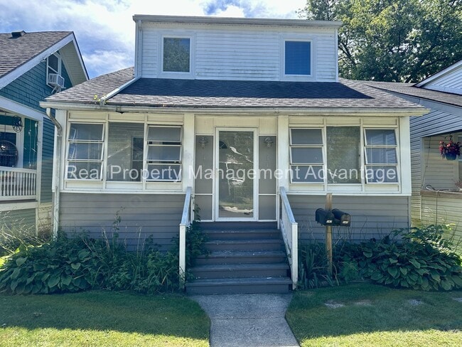 Building Photo - 340 E. Cambourne.