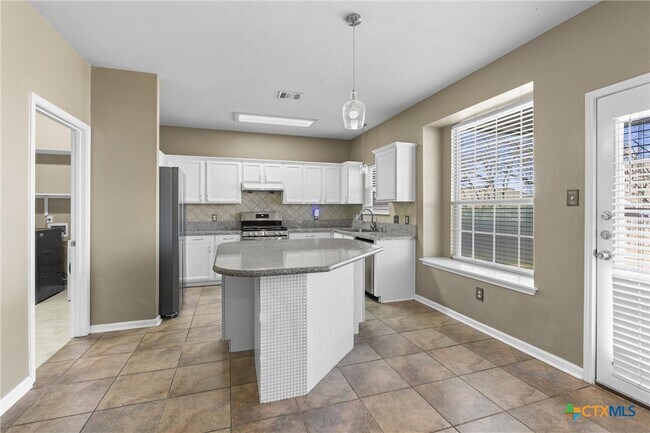 Building Photo - 2012 Huxley Ln