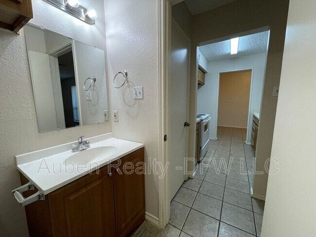 Building Photo - 5516 Lewis Ct
