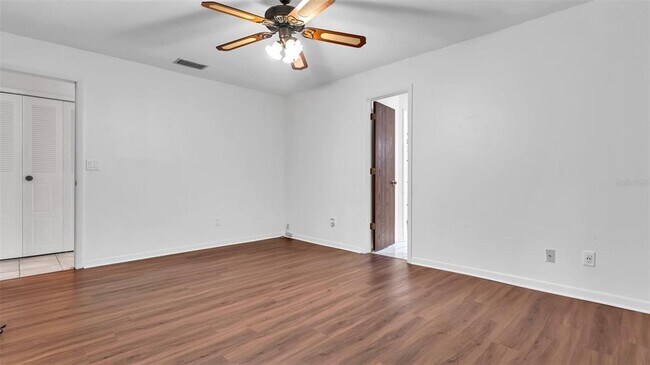 Building Photo - 6725 Islander Ln