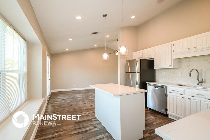 Building Photo - 528 Olympus St