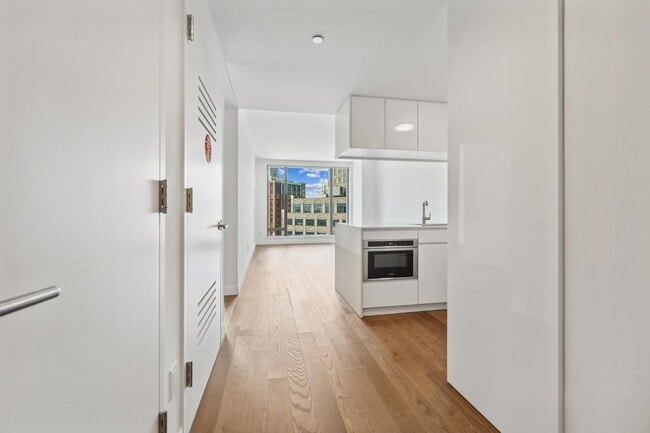 Building Photo - 99 Hudson St