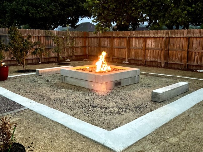 Building Photo - 338 S F St