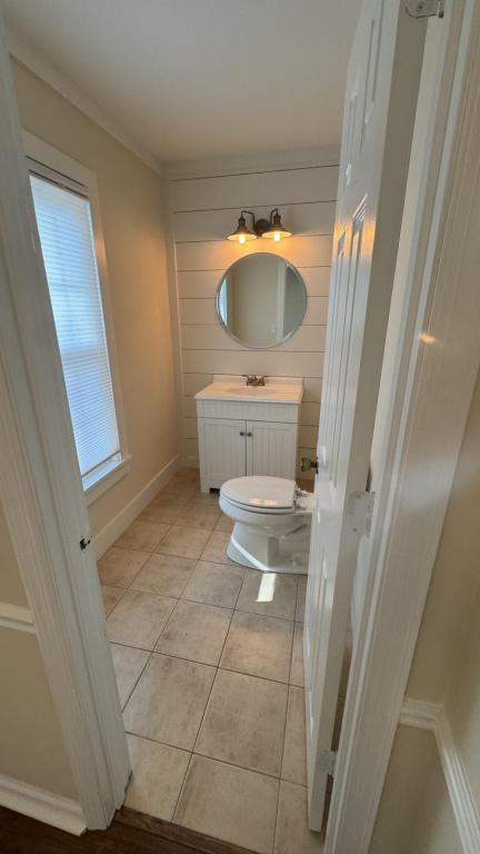 Building Photo - 1024 Plantation Ct