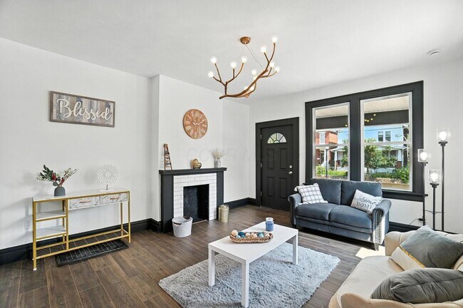 Building Photo - 887-889-889 E Livingston Ave