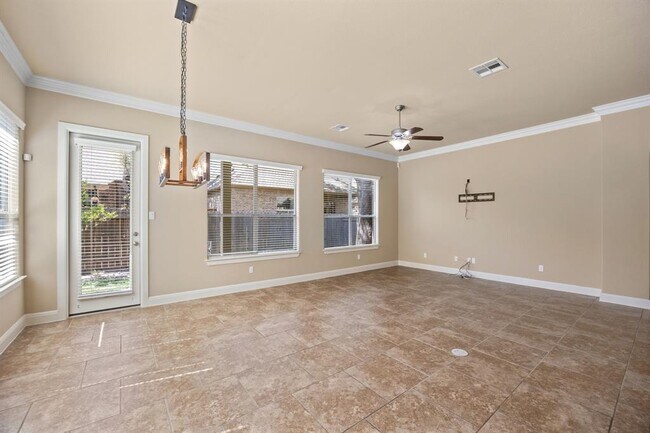 Building Photo - 4004 Gloucester Dr