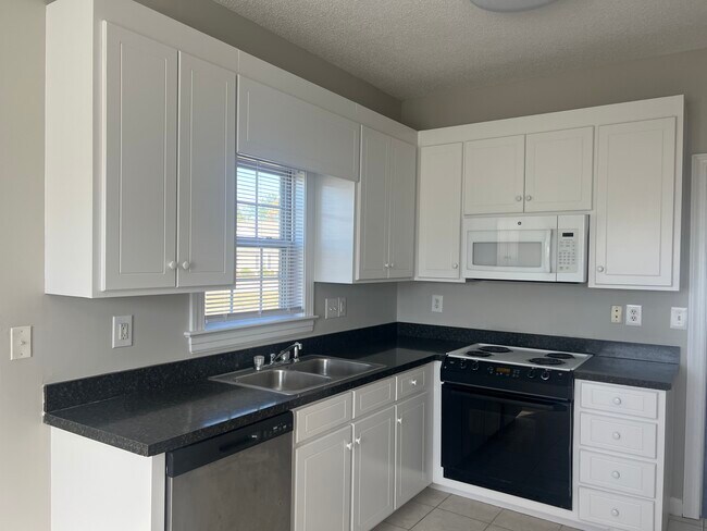 Kitchen - 3309 Whitlock Dr N