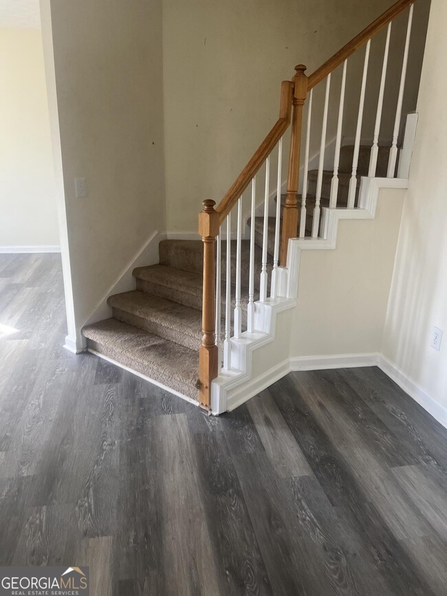 Building Photo - 8606 Foxridge Dr