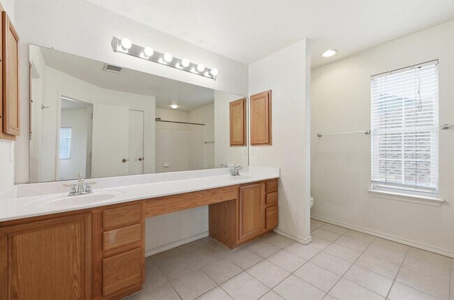 Building Photo - 11140 Currin Ln