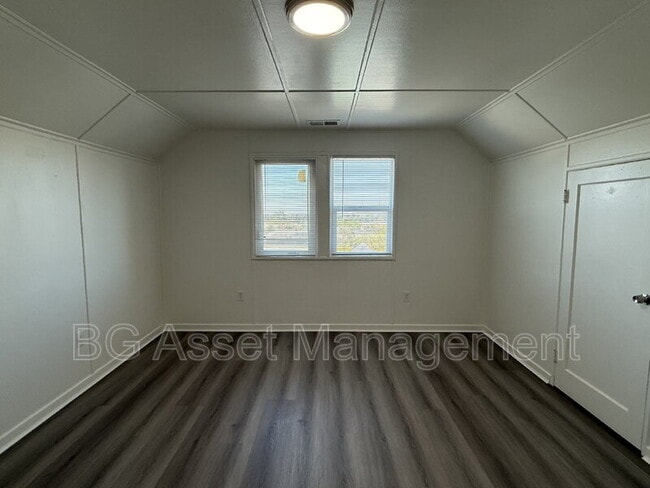 Building Photo - 7878 Ney Ave