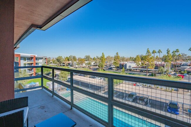 Building Photo - 1890 S Country Club Way