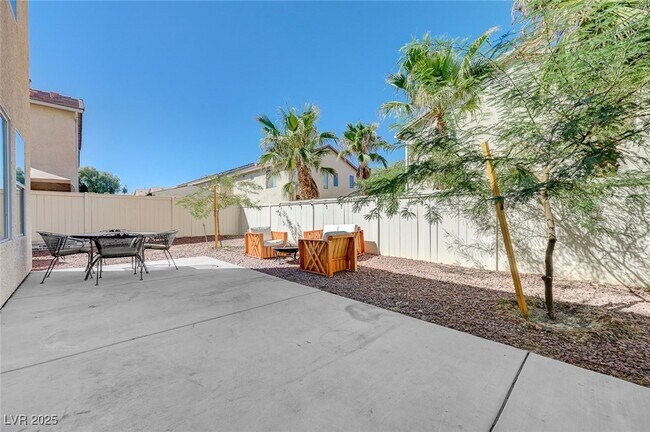 Building Photo - 2586 Begonia Valley Ave