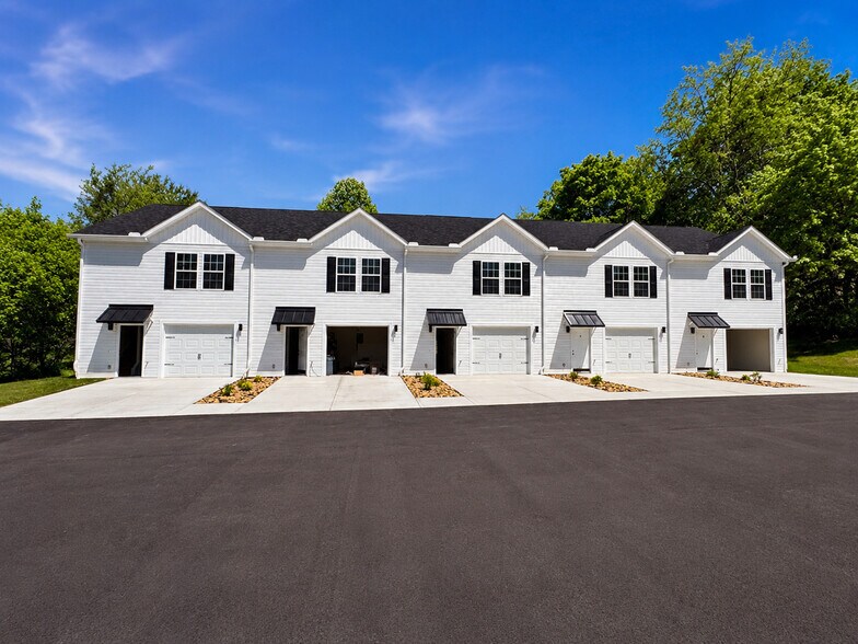 Building Photo - 805 Antioch Rd